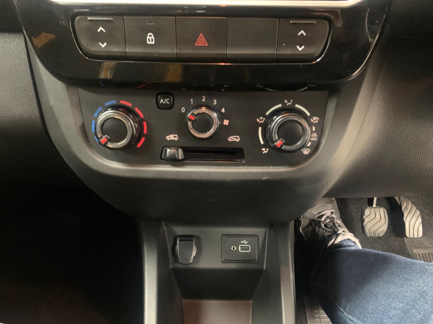 b55ebb9c-2850-4a1a-a3be-d71e1f77e245