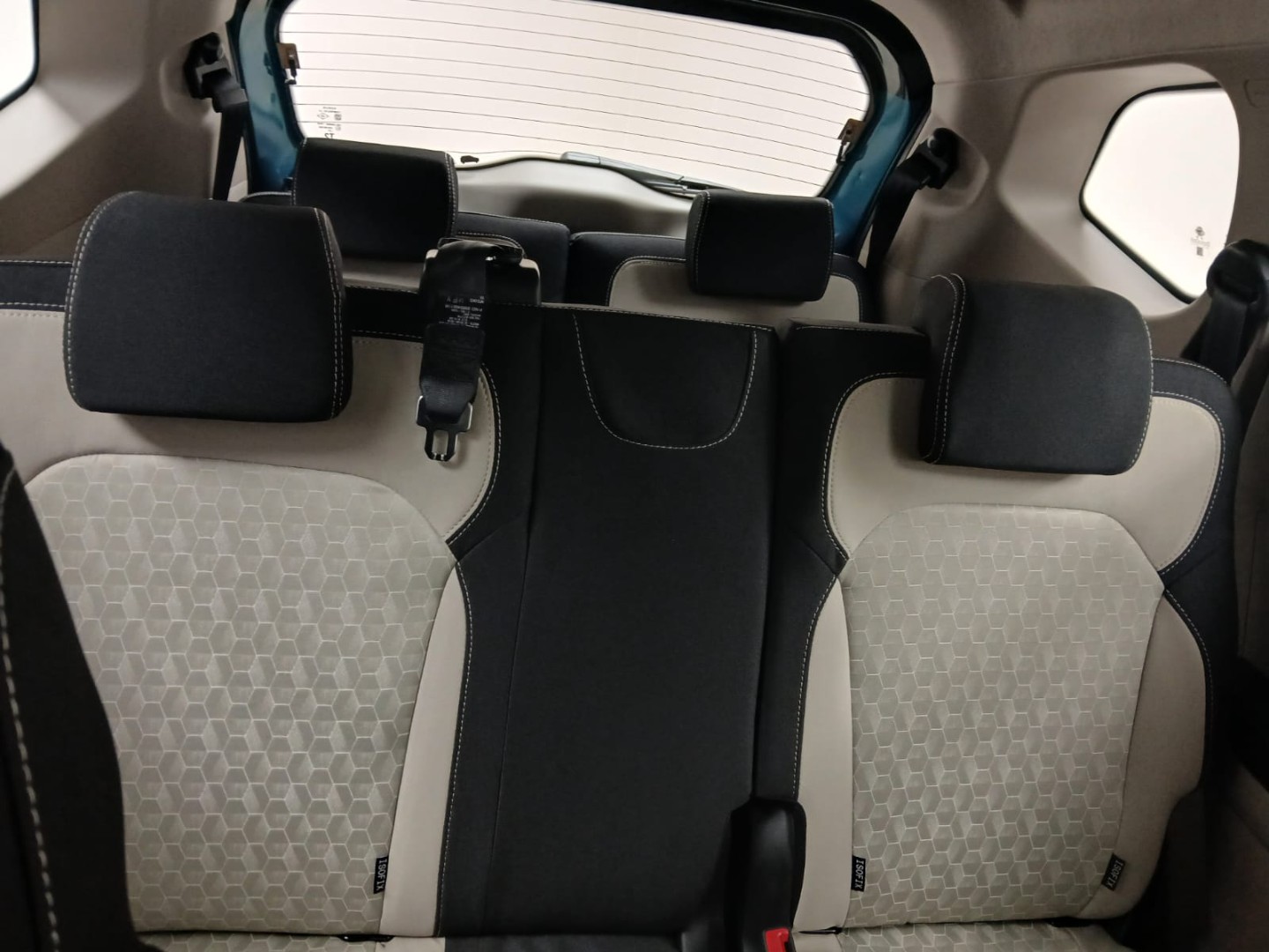 7ee18ba4-6d70-47fb-95ad-ad530a3a83f4