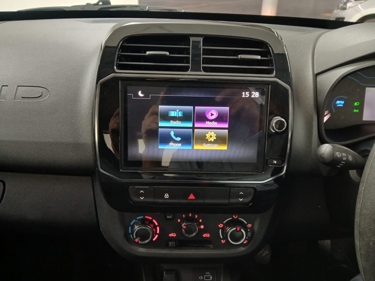 8d276fe3-6f36-4085-8d12-1f69afeea704