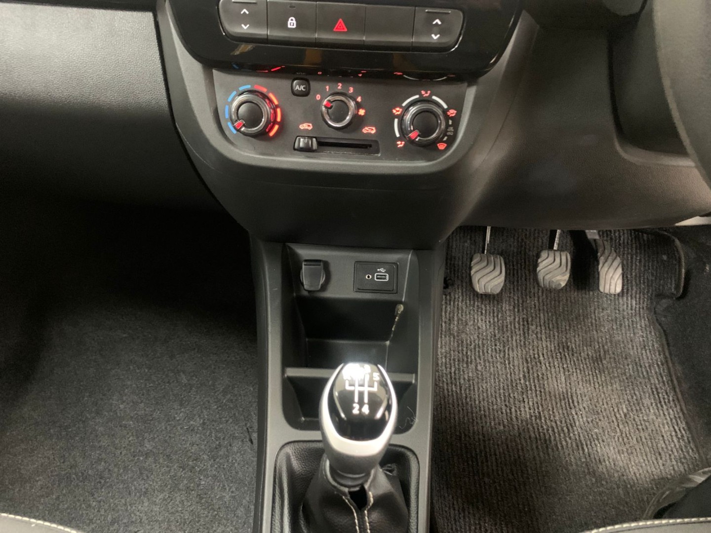 404ab9df-0032-476b-9161-4a4b047c2eeb