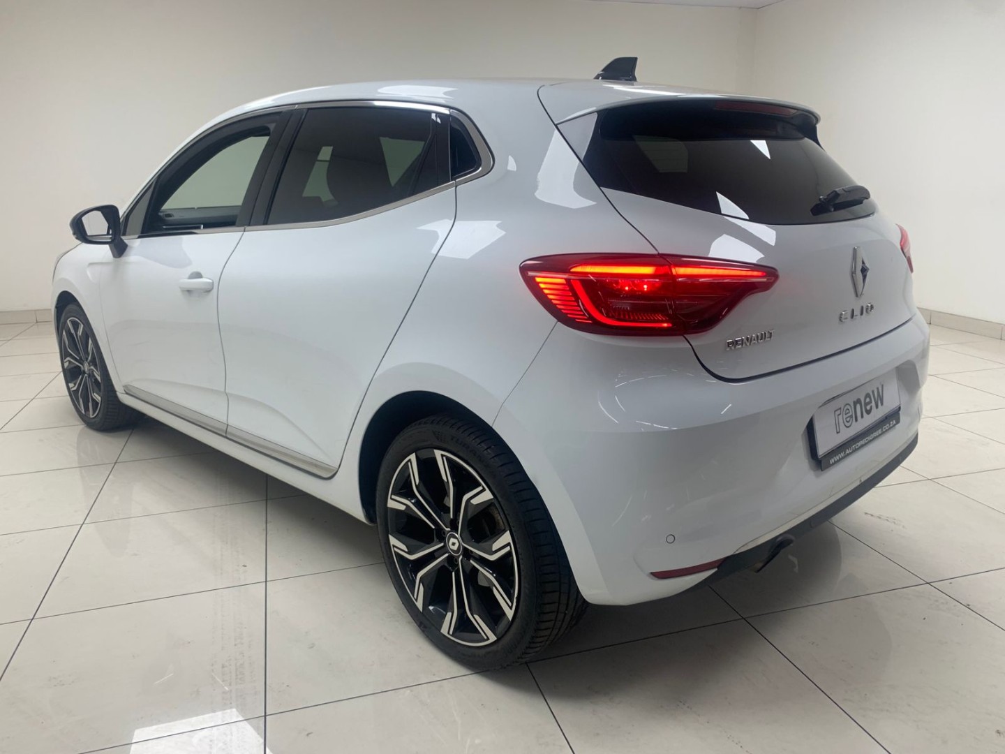 2e0fb71d-8609-4e67-bb87-95f28fc8e0c6