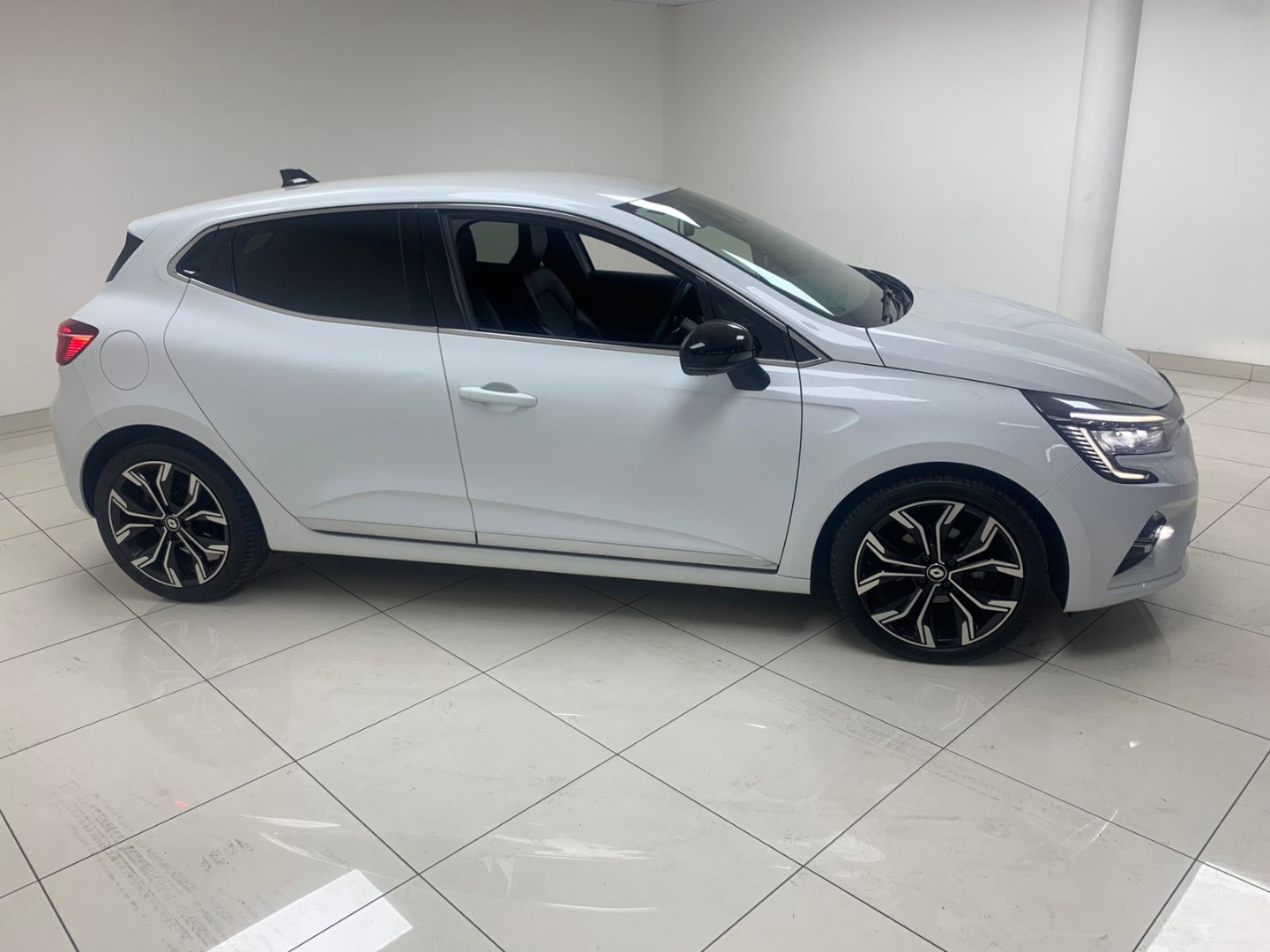 b0b9370a-6c35-44d1-afda-e2e14c04258a