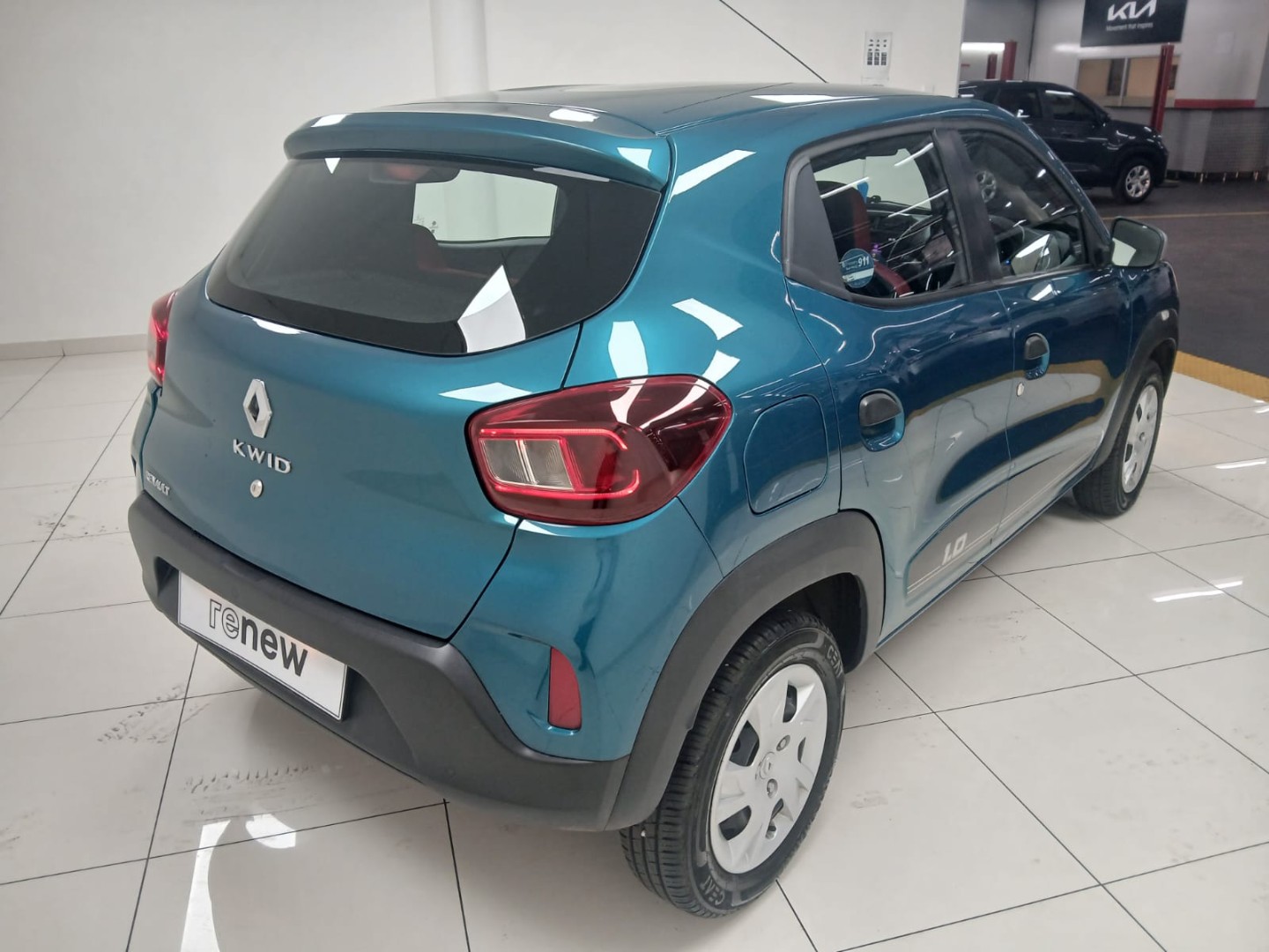 5693f46d-c672-4b40-9b0c-86a70b2c5c1e