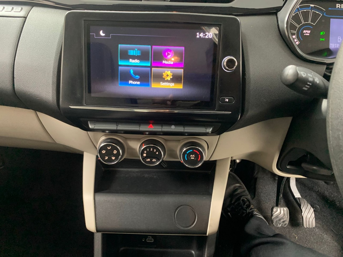 aad2b96c-a2a1-476e-bdf2-bbfb2da8023e